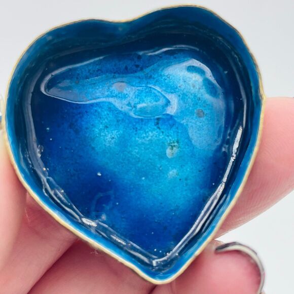 Vintage Mini Heart Shaped Metal Glazed Enameled Trinket Jewelry Pill Box Blue - Picture 4 of 10